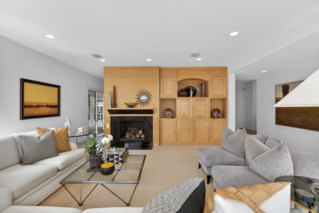 Image 40 of property listing at 2552 E WALKER LN, Salt Lake City, UT 84117