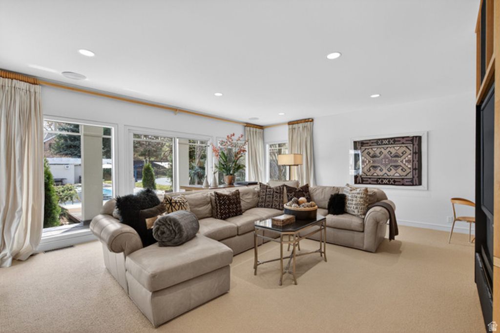 Image 48 of property listing at 2552 E WALKER LN, Salt Lake City, UT 84117