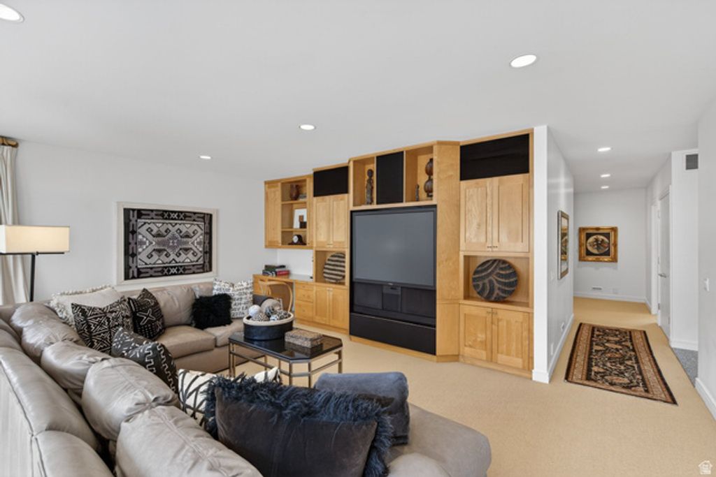 Image 49 of property listing at 2552 E WALKER LN, Salt Lake City, UT 84117