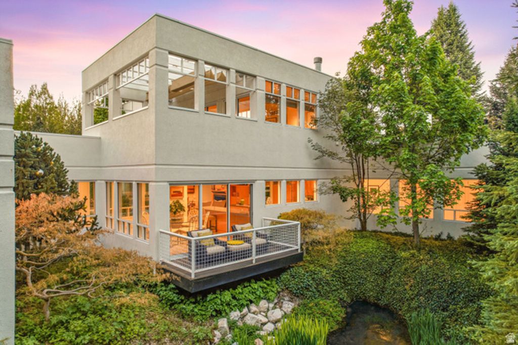 Image 7 of property listing at 2552 E WALKER LN, Salt Lake City, UT 84117