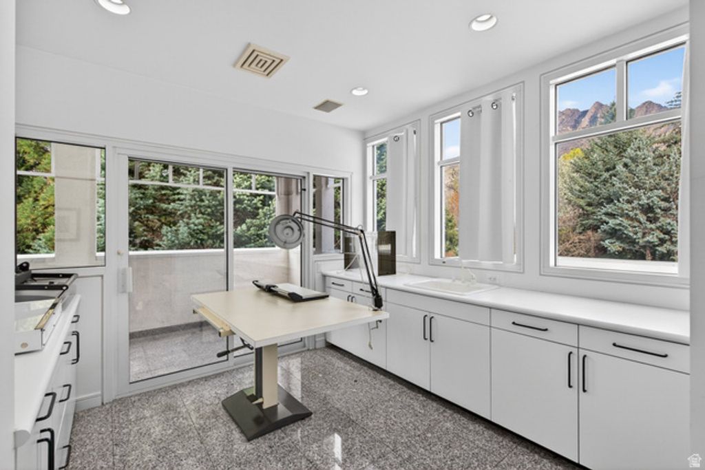Image 70 of property listing at 2552 E WALKER LN, Salt Lake City, UT 84117