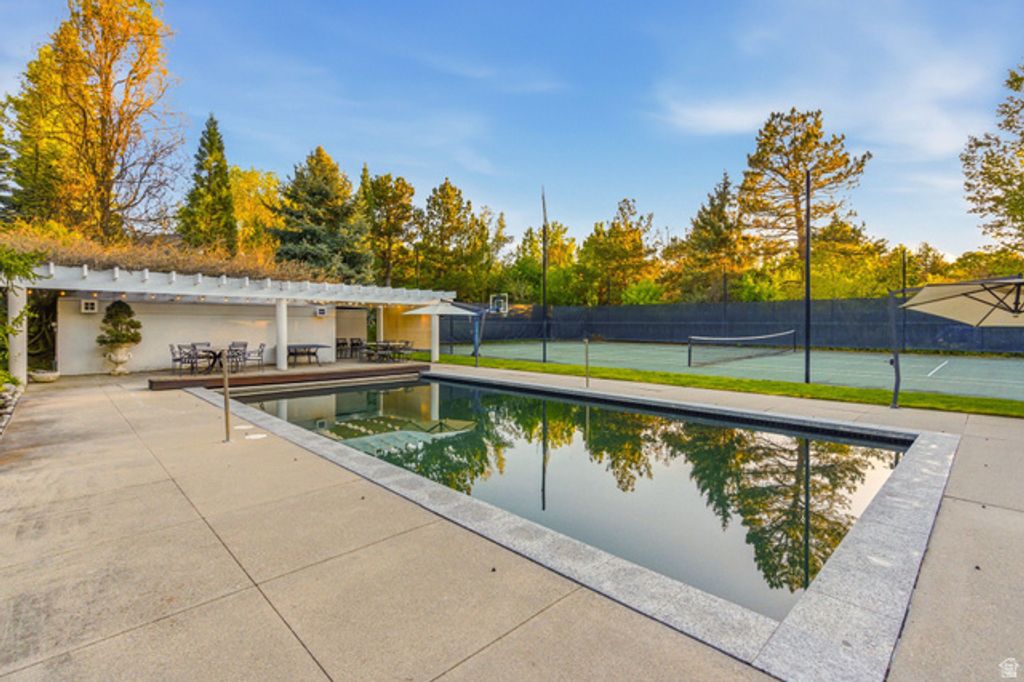 Image 9 of property listing at 2552 E WALKER LN, Salt Lake City, UT 84117