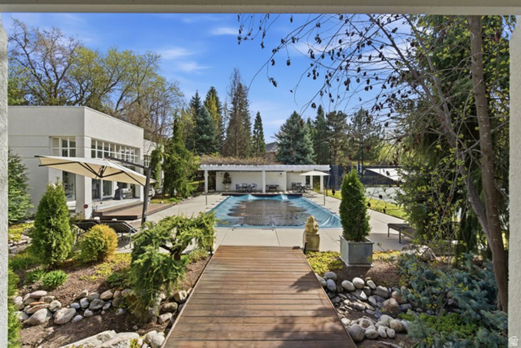 Image 85 of property listing at 2552 E WALKER LN, Salt Lake City, UT 84117