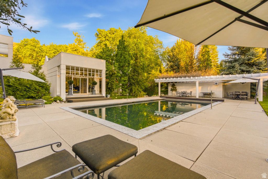 Image 87 of property listing at 2552 E WALKER LN, Salt Lake City, UT 84117