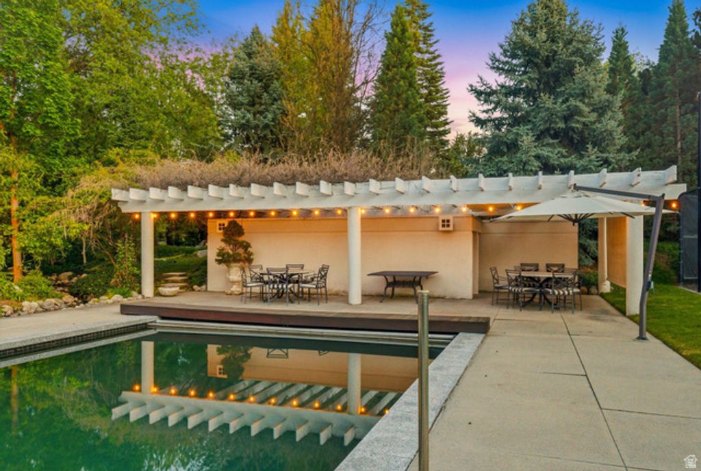 Image 89 of property listing at 2552 E WALKER LN, Salt Lake City, UT 84117