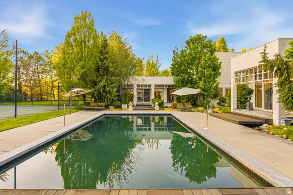 Image 90 of property listing at 2552 E WALKER LN, Salt Lake City, UT 84117