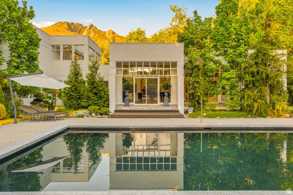 Image 96 of property listing at 2552 E WALKER LN, Salt Lake City, UT 84117