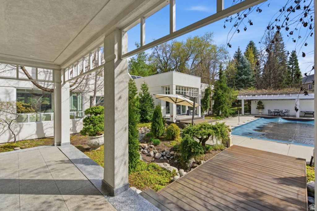 Image 98 of property listing at 2552 E WALKER LN, Salt Lake City, UT 84117