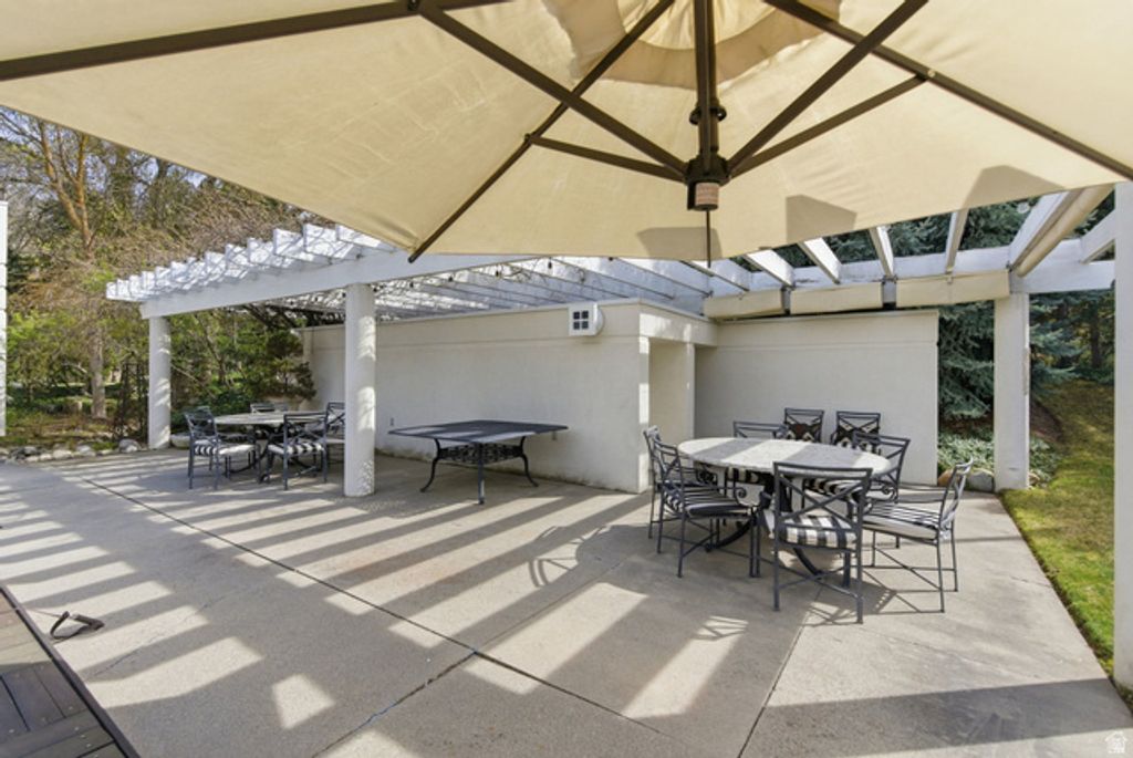 Image 99 of property listing at 2552 E WALKER LN, Salt Lake City, UT 84117
