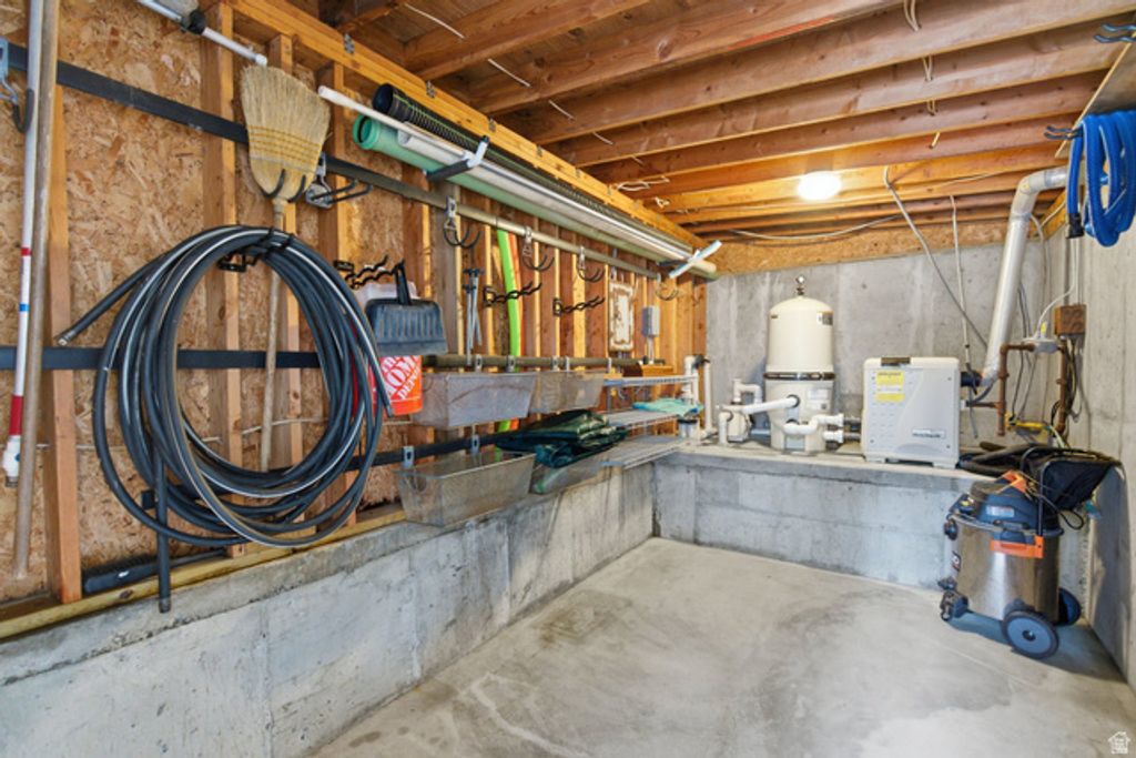 Image 100 of property listing at 2552 E WALKER LN, Salt Lake City, UT 84117