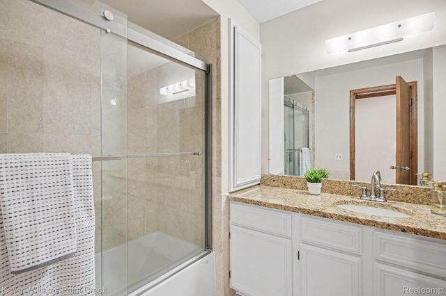 627 Parkland Drive, Rochester Hills, MI 48307