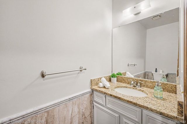 627 Parkland Drive, Rochester Hills, MI 48307