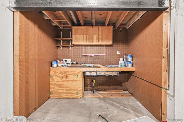 627 Parkland Drive, Rochester Hills, MI 48307