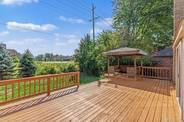 627 Parkland Drive, Rochester Hills, MI 48307
