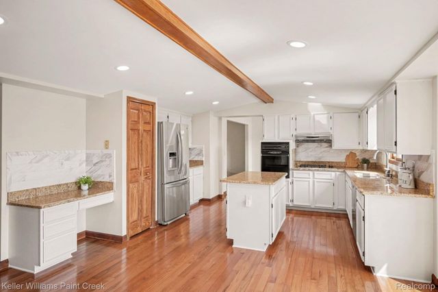 627 Parkland Drive, Rochester Hills, MI 48307