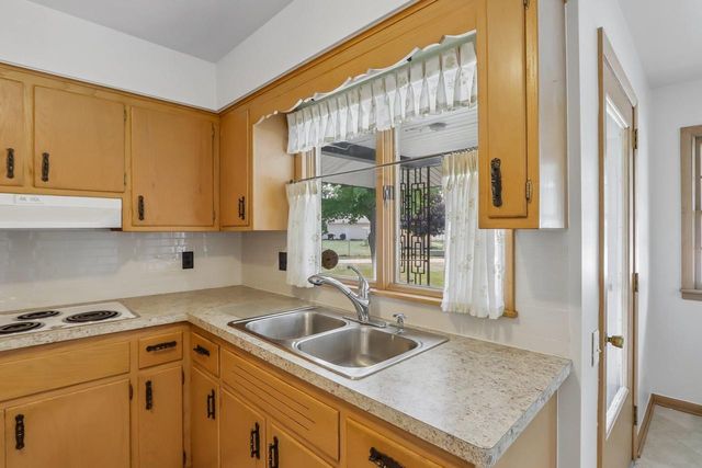 520 6th Street, Waunakee, WI 53597