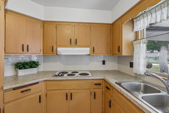 520 6th Street, Waunakee, WI 53597