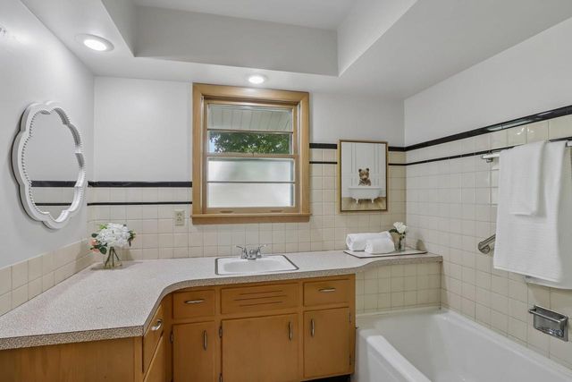 520 6th Street, Waunakee, WI 53597