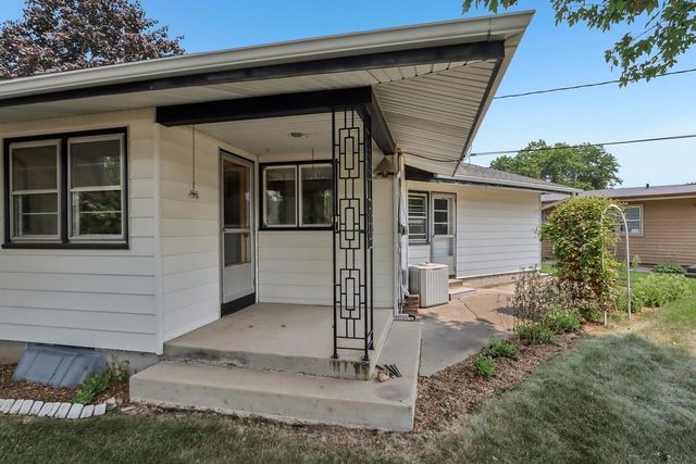 520 6th Street, Waunakee, WI 53597