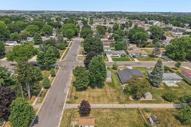 520 6th Street, Waunakee, WI 53597