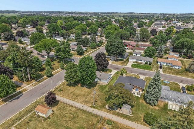 520 6th Street, Waunakee, WI 53597