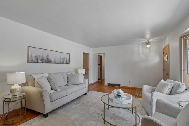 520 6th Street, Waunakee, WI 53597