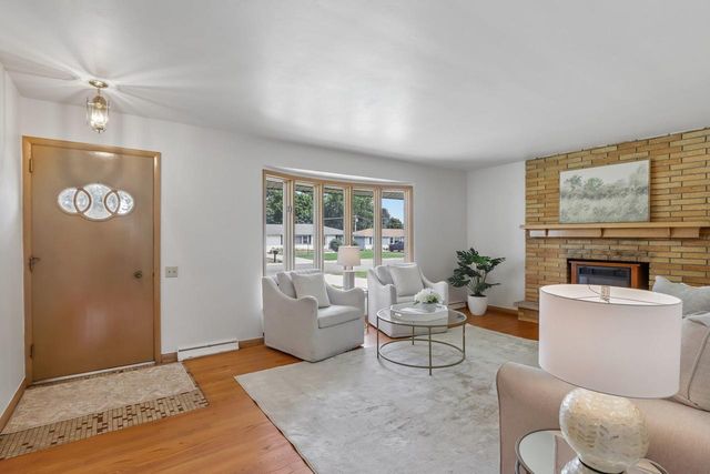 520 6th Street, Waunakee, WI 53597