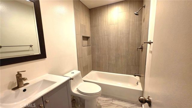 620 W Hyde Park Boulevard 126, Inglewood, CA 90302