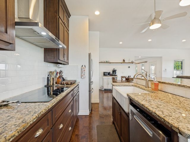 485 Valley View Drive, Azle, TX 76020