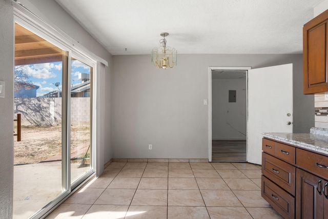 814 Sunbird Road SW, Albuquerque, NM 87121