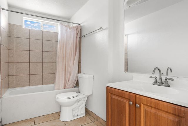 814 Sunbird Road SW, Albuquerque, NM 87121