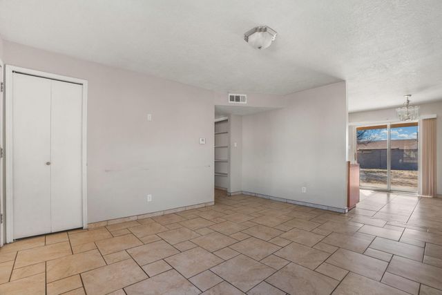 814 Sunbird Road SW, Albuquerque, NM 87121