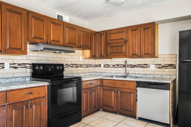 814 Sunbird Road SW, Albuquerque, NM 87121