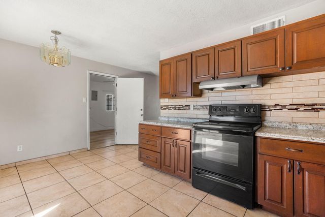 814 Sunbird Road SW, Albuquerque, NM 87121