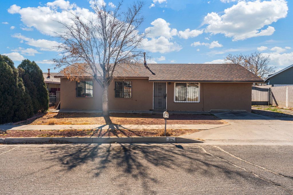 814 Sunbird Road SW, Albuquerque, NM 87121