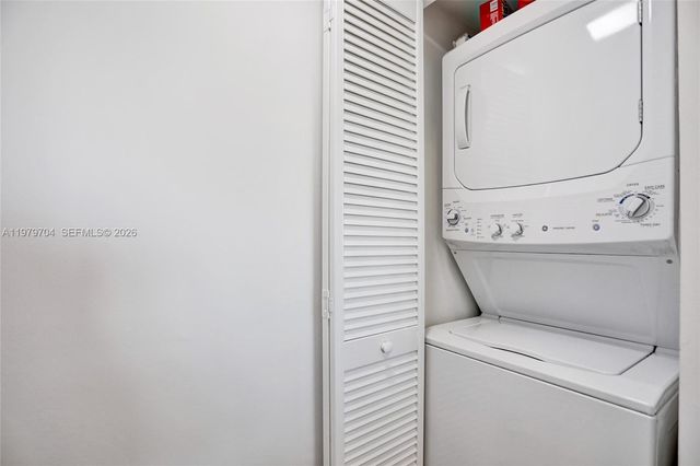 31 SE 5th St 4112, Miami, FL 33131