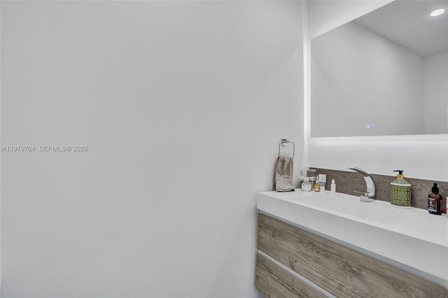 31 SE 5th St 4112, Miami, FL 33131