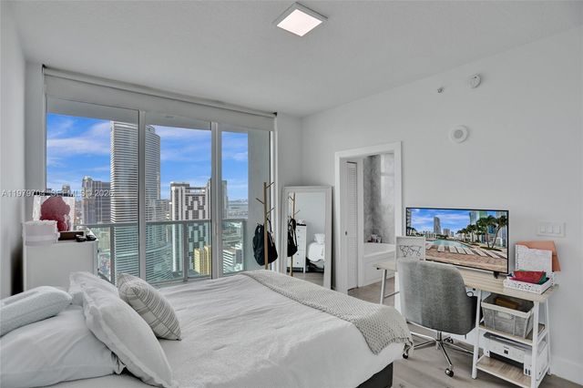 31 SE 5th St 4112, Miami, FL 33131