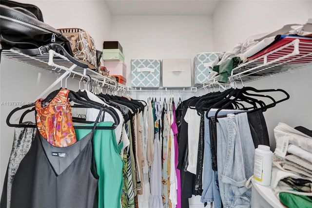 31 SE 5th St 4112, Miami, FL 33131