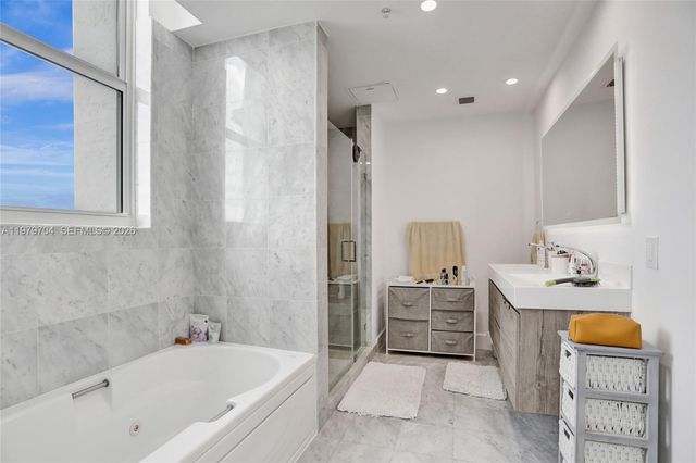 31 SE 5th St 4112, Miami, FL 33131