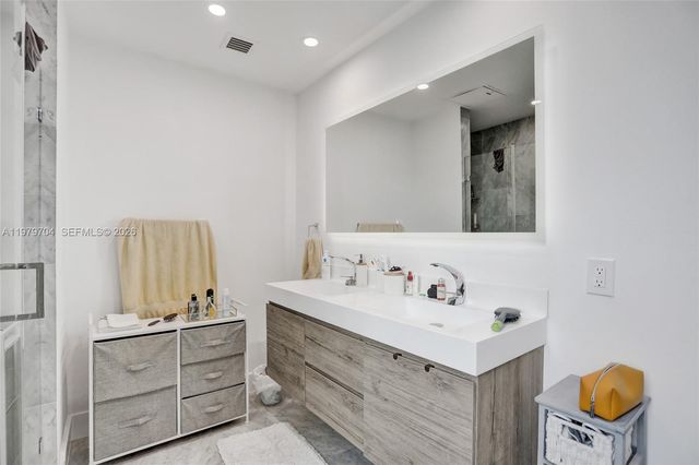 31 SE 5th St 4112, Miami, FL 33131