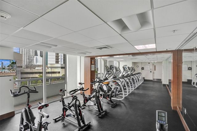 31 SE 5th St 4112, Miami, FL 33131