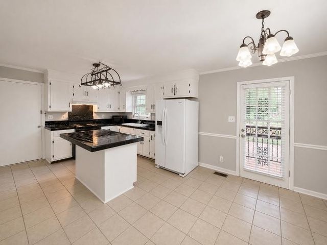 125 Mossland Dr, Clarksville, TN 37042