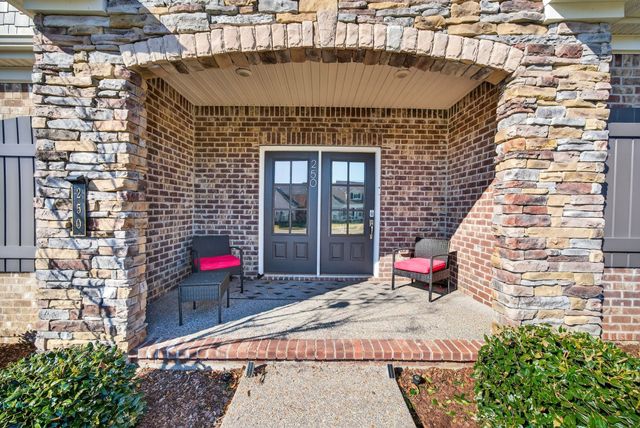 250 Cloverbrook Way, Gallatin, TN 37066