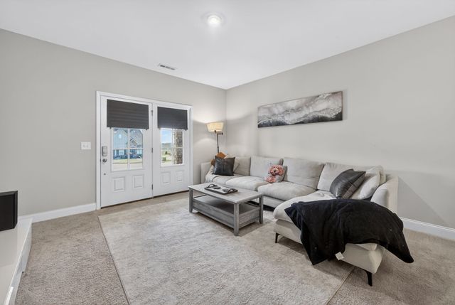 250 Cloverbrook Way, Gallatin, TN 37066