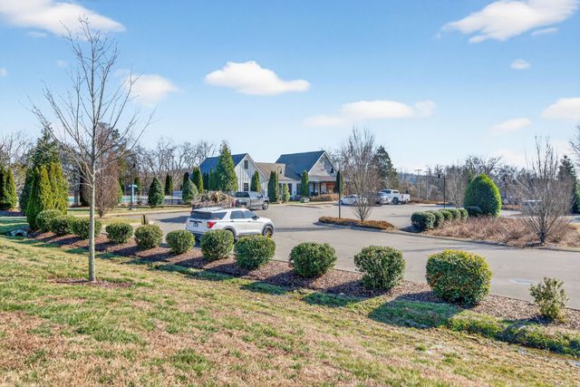 250 Cloverbrook Way, Gallatin, TN 37066