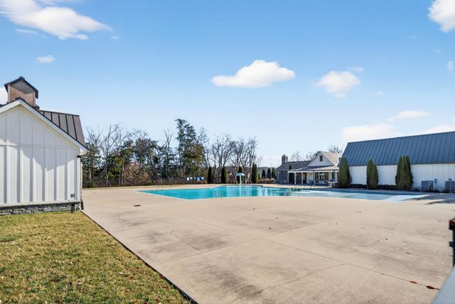 250 Cloverbrook Way, Gallatin, TN 37066