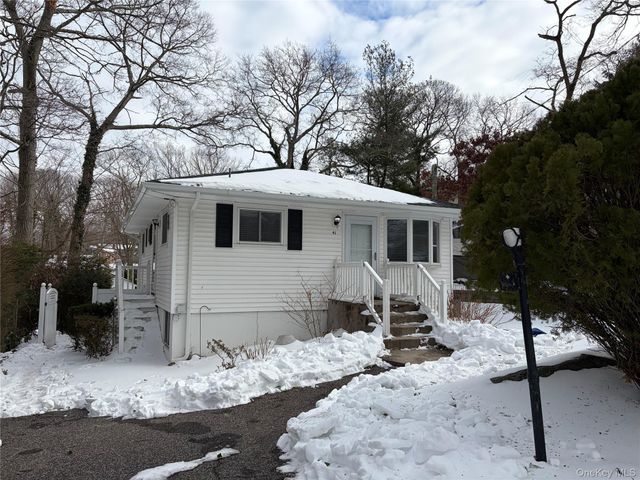 41 Robin Road, Rocky Point, NY 11778