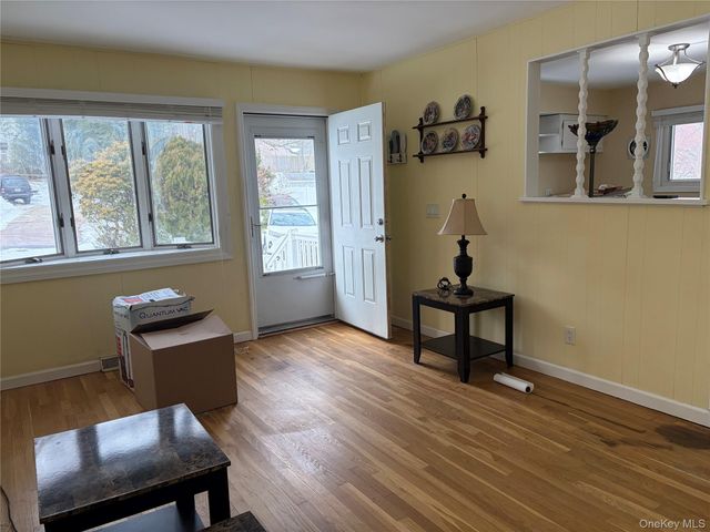 41 Robin Road, Rocky Point, NY 11778