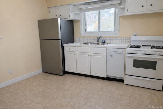 41 Robin Road, Rocky Point, NY 11778